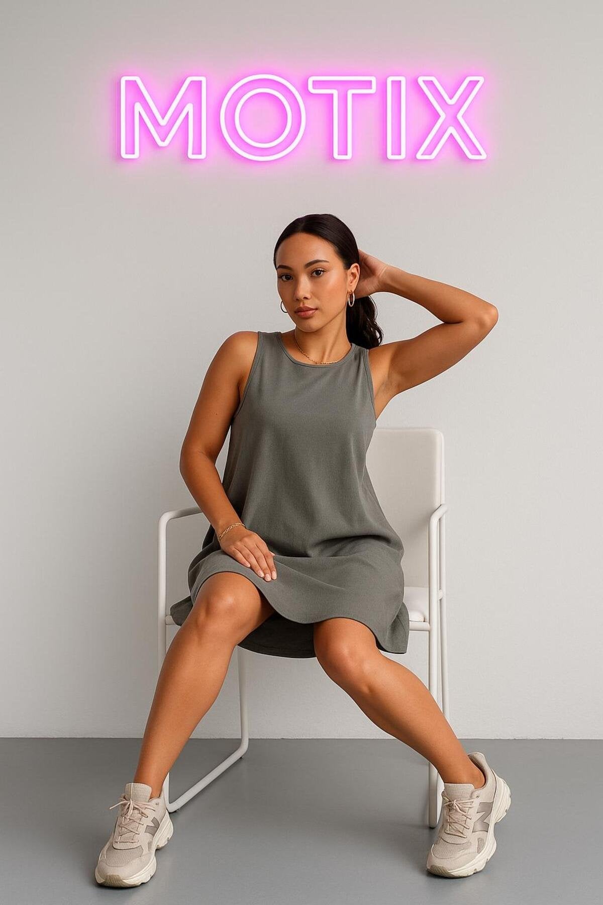 Basic Şıklığın Temsilcisi: Kolsuz Rahat Kesim Günlük Elbise