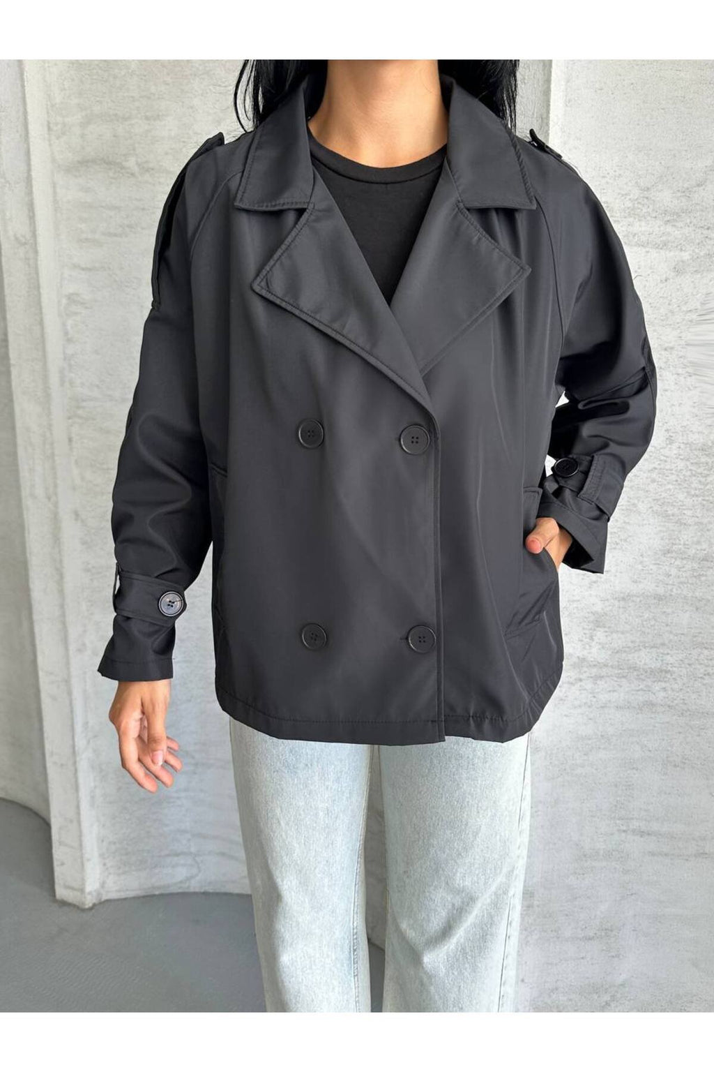 YENİ SEZON KOL VE OMUZ MANŞETLİ CROP TRENCH COAT