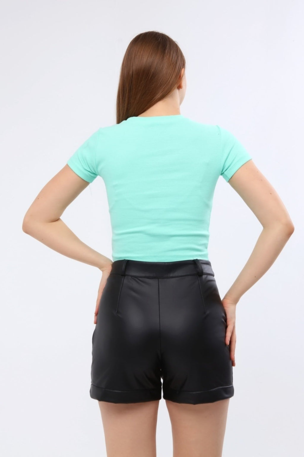 Göğüs Dekolteli Crop