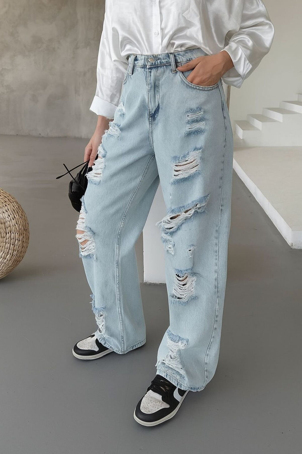 Kadın Yüksek Bel Geniş Paça Yırtık Detaylı Açık Mavi Jean Pantolon