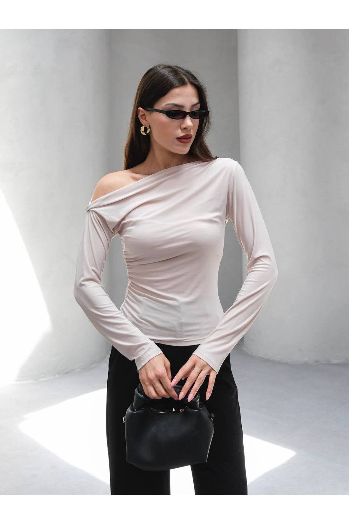 Tek Omuz Off-Shoulder Siyah Bluz