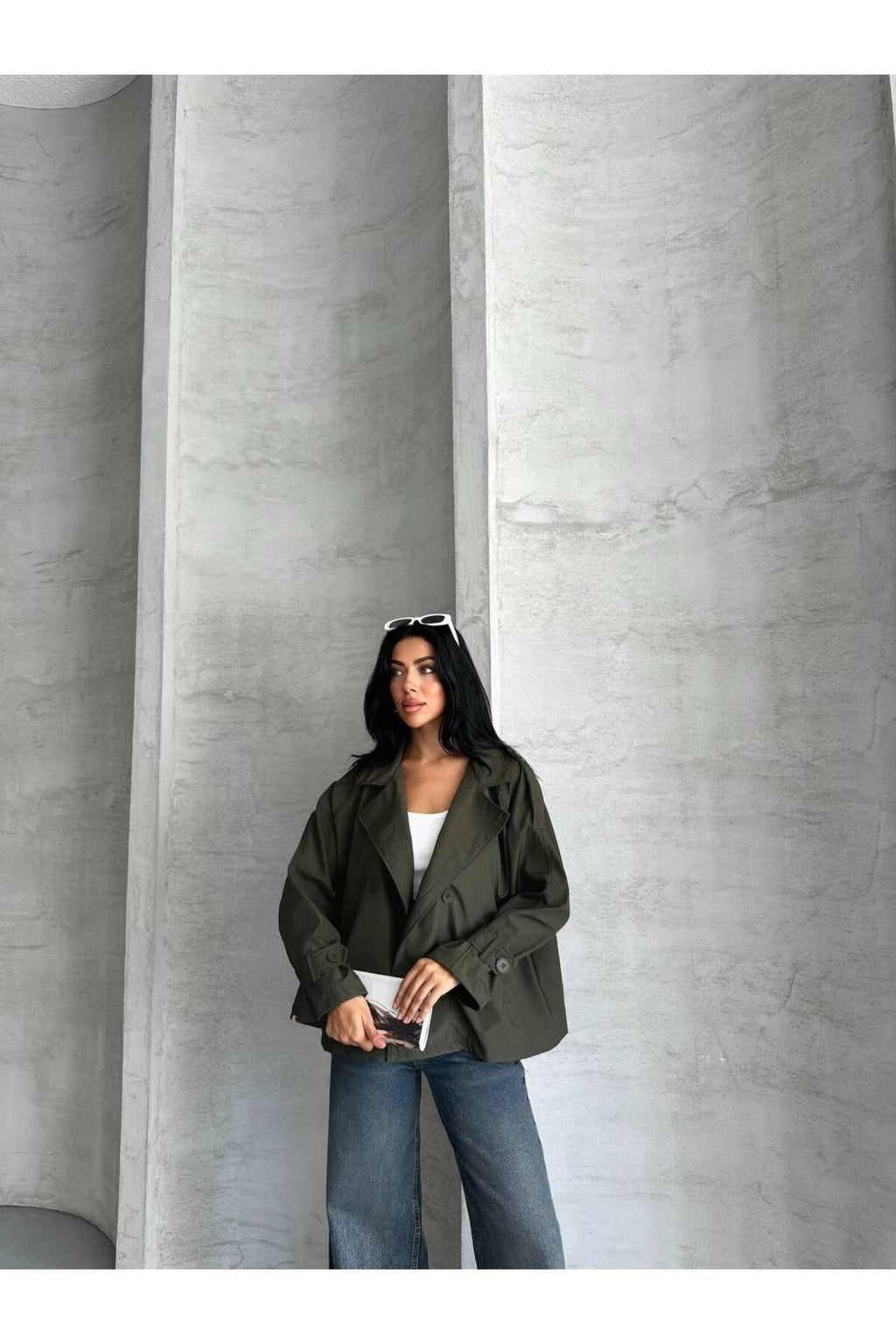 YENİ SEZON KOL VE OMUZ MANŞETLİ CROP TRENCH COAT