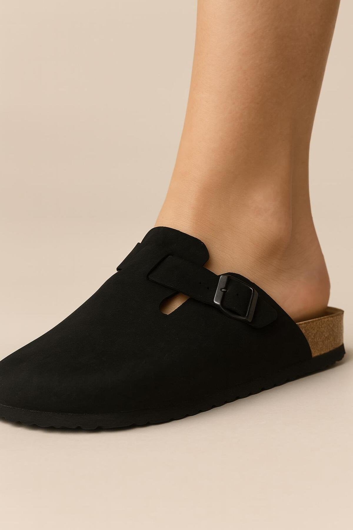 Kadın Siyah Tokalı Kapalı Ön Terlik (Clog Model)
