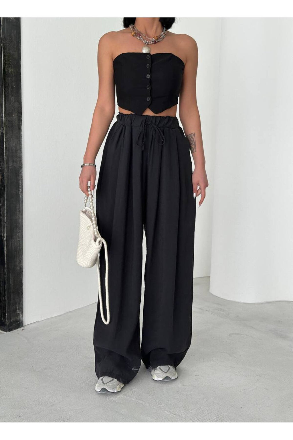 Zarif Detaylı Yüksek Bel Bol Paça Pantolon