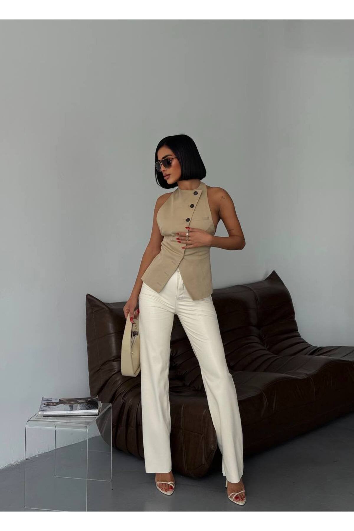 Modern ve Çarpıcı: Yüksek Bel Deri Pantolon