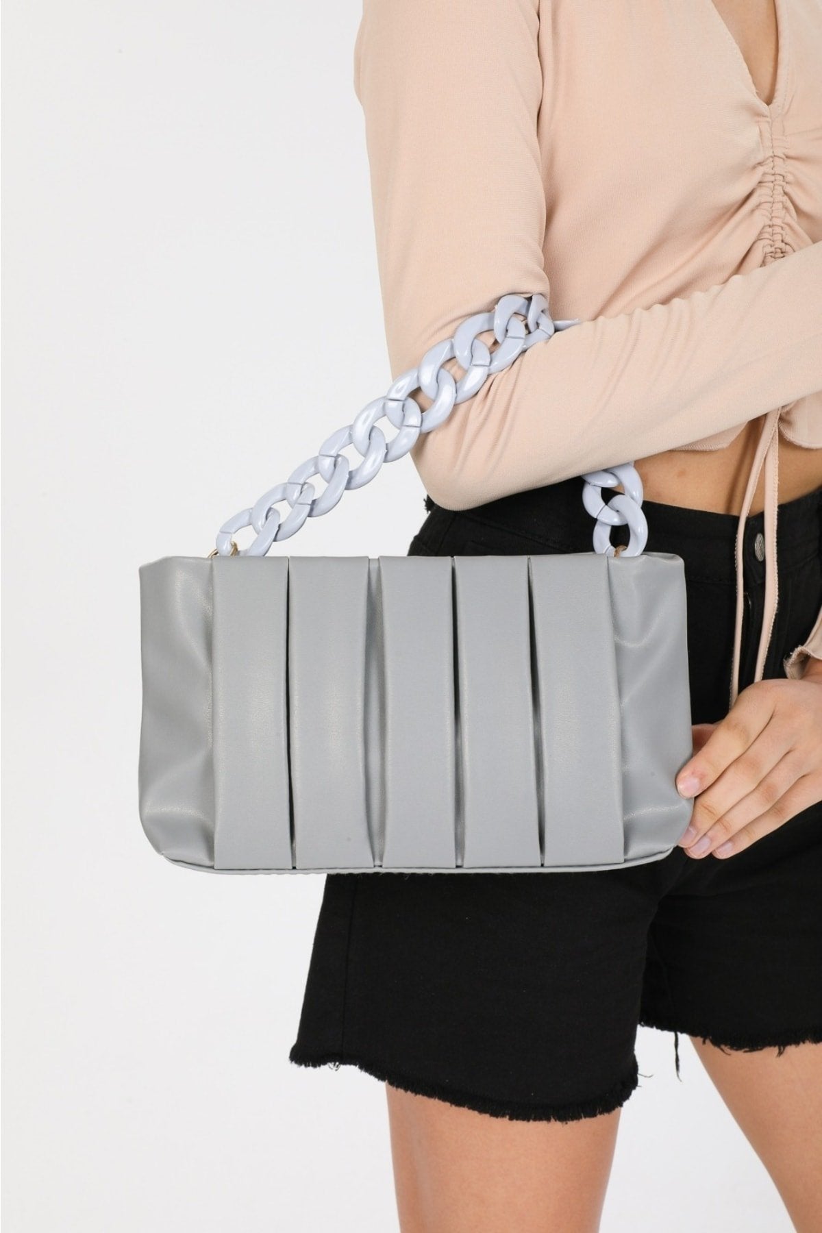 Zincir Detaylı Kol Çanta