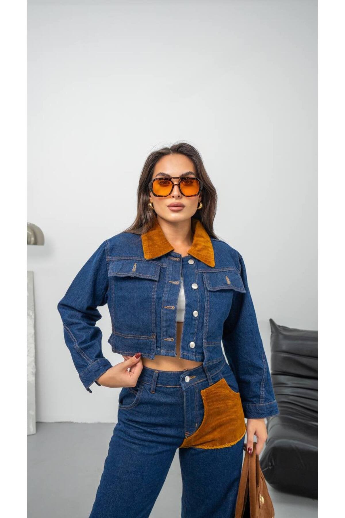 Kadife Detaylı Crop Ceket Takım