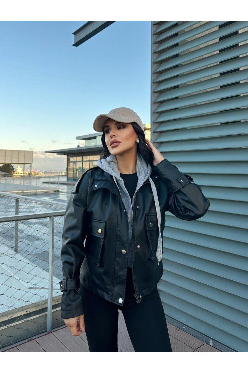 Gri Kapşon Detayıyla Tamamlanan Deri Ceket Kombini KADIN deri ceket