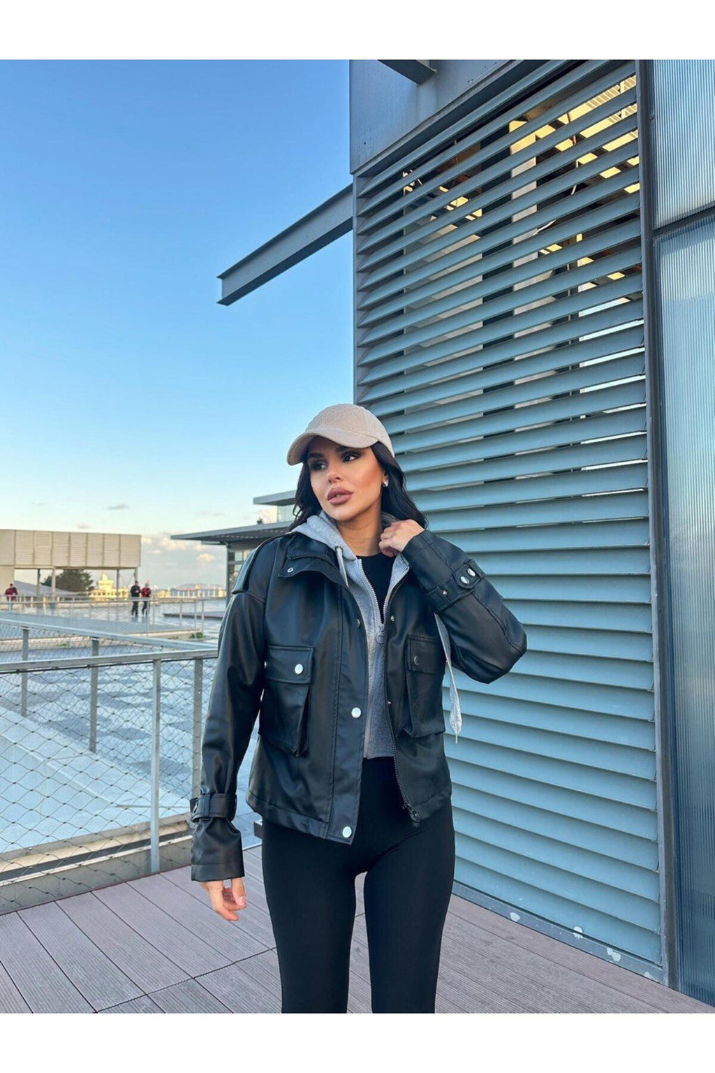 Gri Kapşon Detayıyla Tamamlanan Deri Ceket Kombini KADIN deri ceket