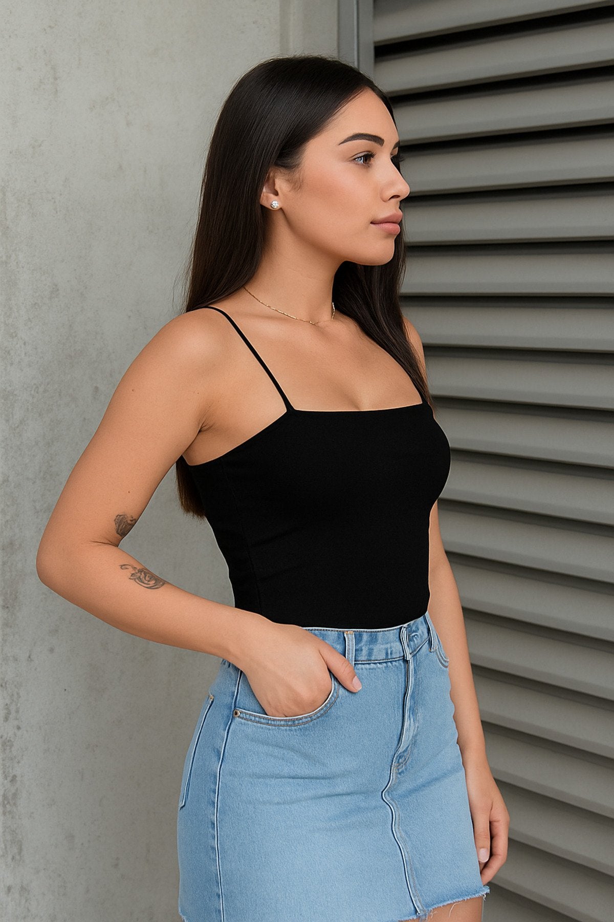 İnce Askılı Siyah Basic Crop Bluz