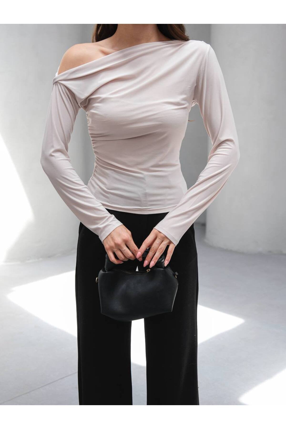 Tek Omuz Off-Shoulder Siyah Bluz