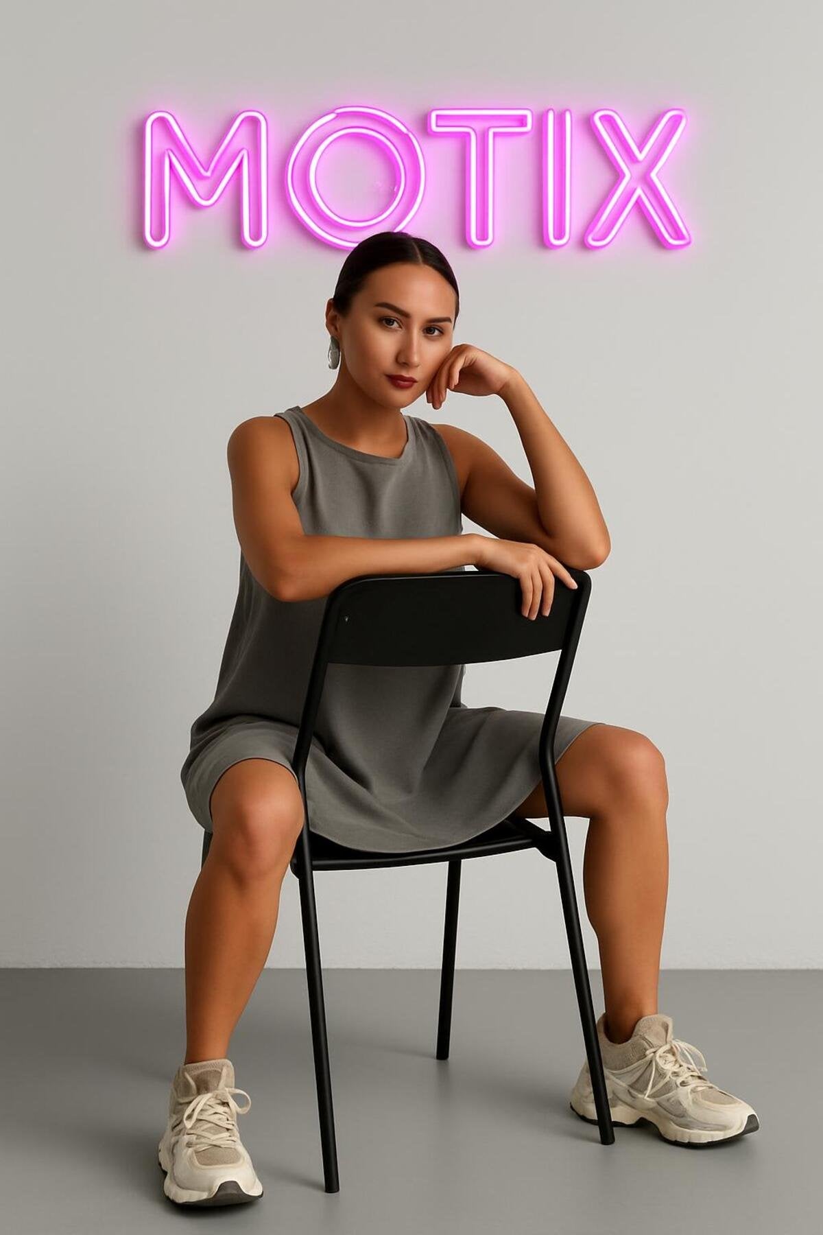 Basic Şıklığın Temsilcisi: Kolsuz Rahat Kesim Günlük Elbise