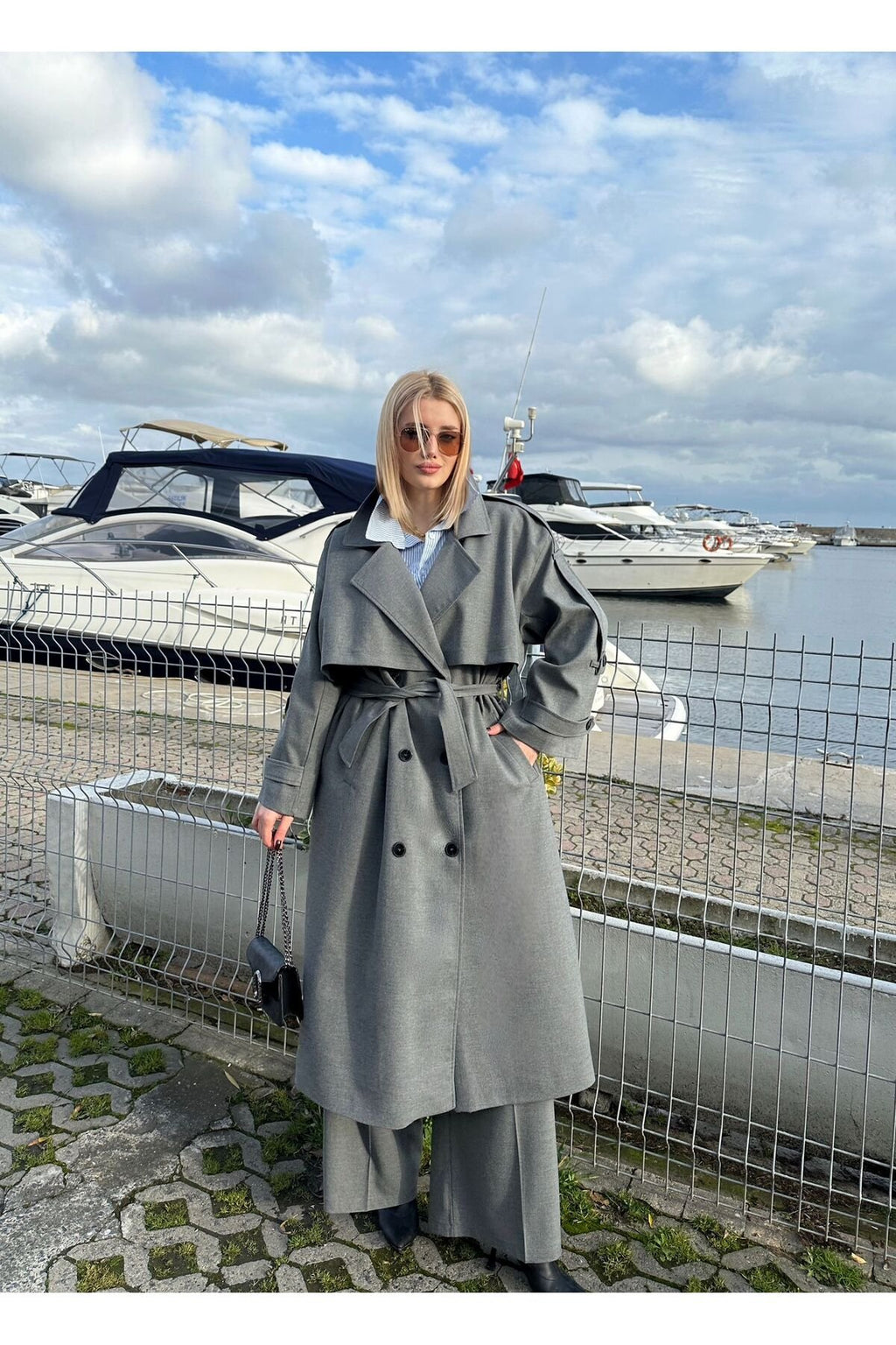 “Kemer Detaylı Oversize Gri Trençkot”
