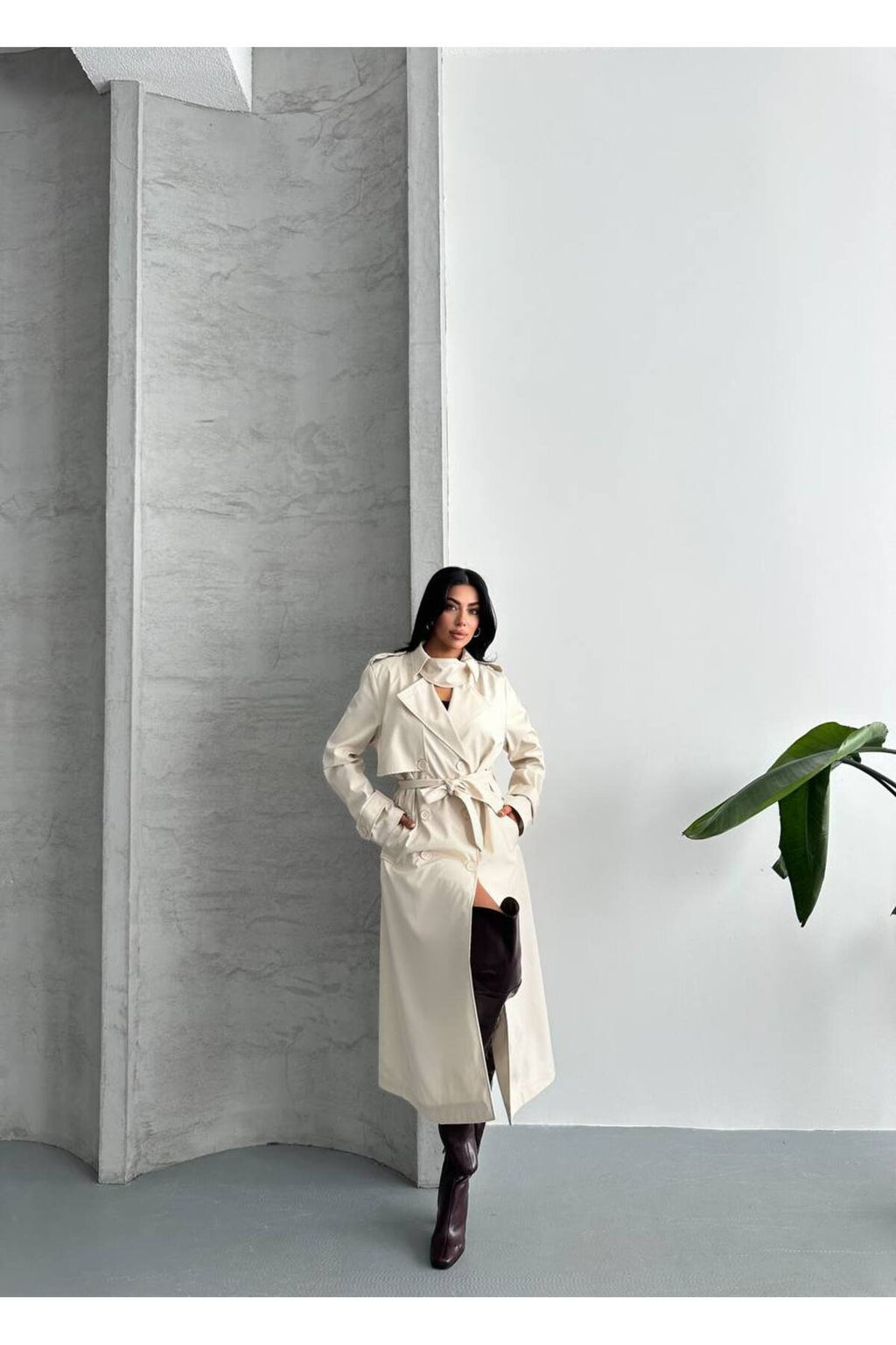 YAKA DETAYLI OVERSİZE SU İTİCİ ÖZELLİKLİ TRENCH COAT ASTARLIDIR