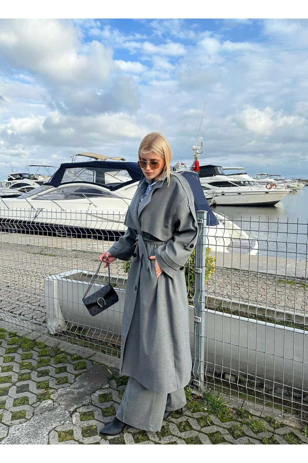 “Kemer Detaylı Oversize Gri Trençkot”