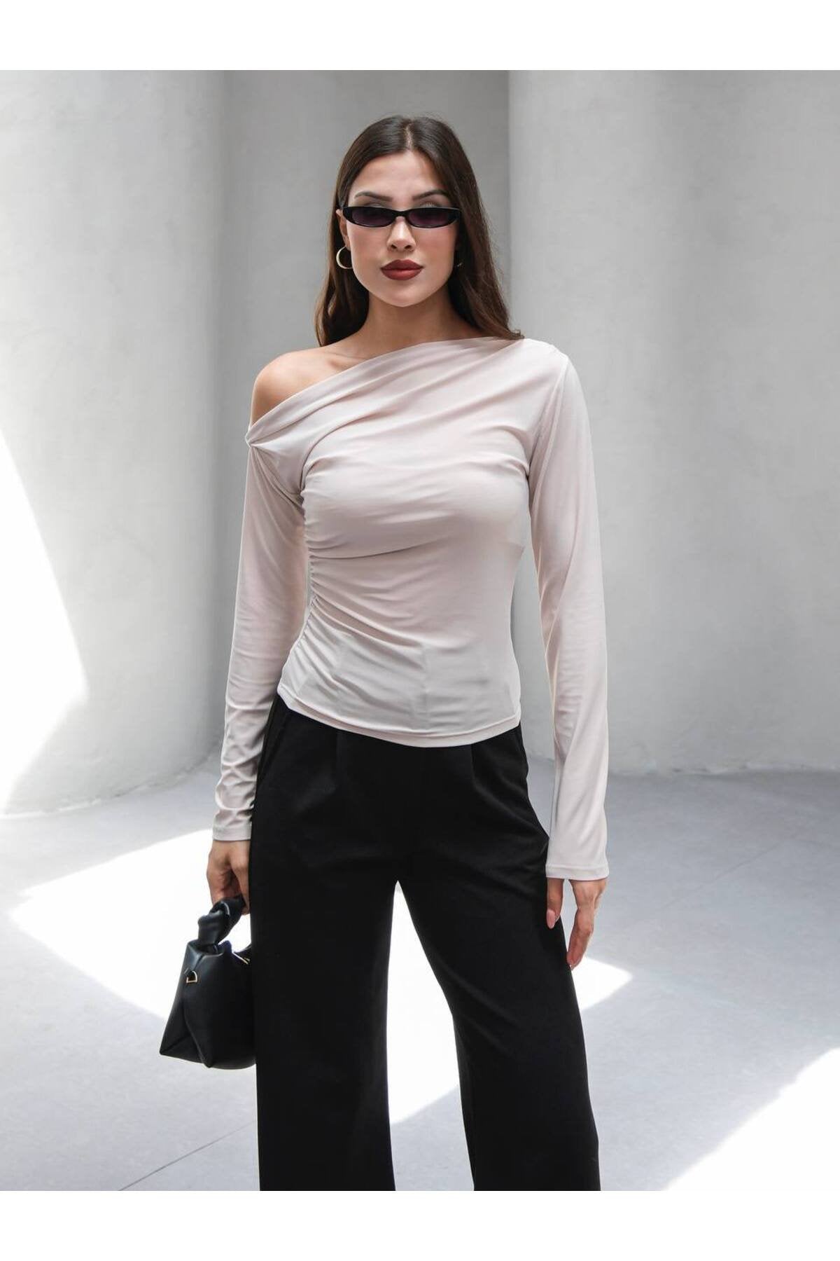 Tek Omuz Off-Shoulder Siyah Bluz