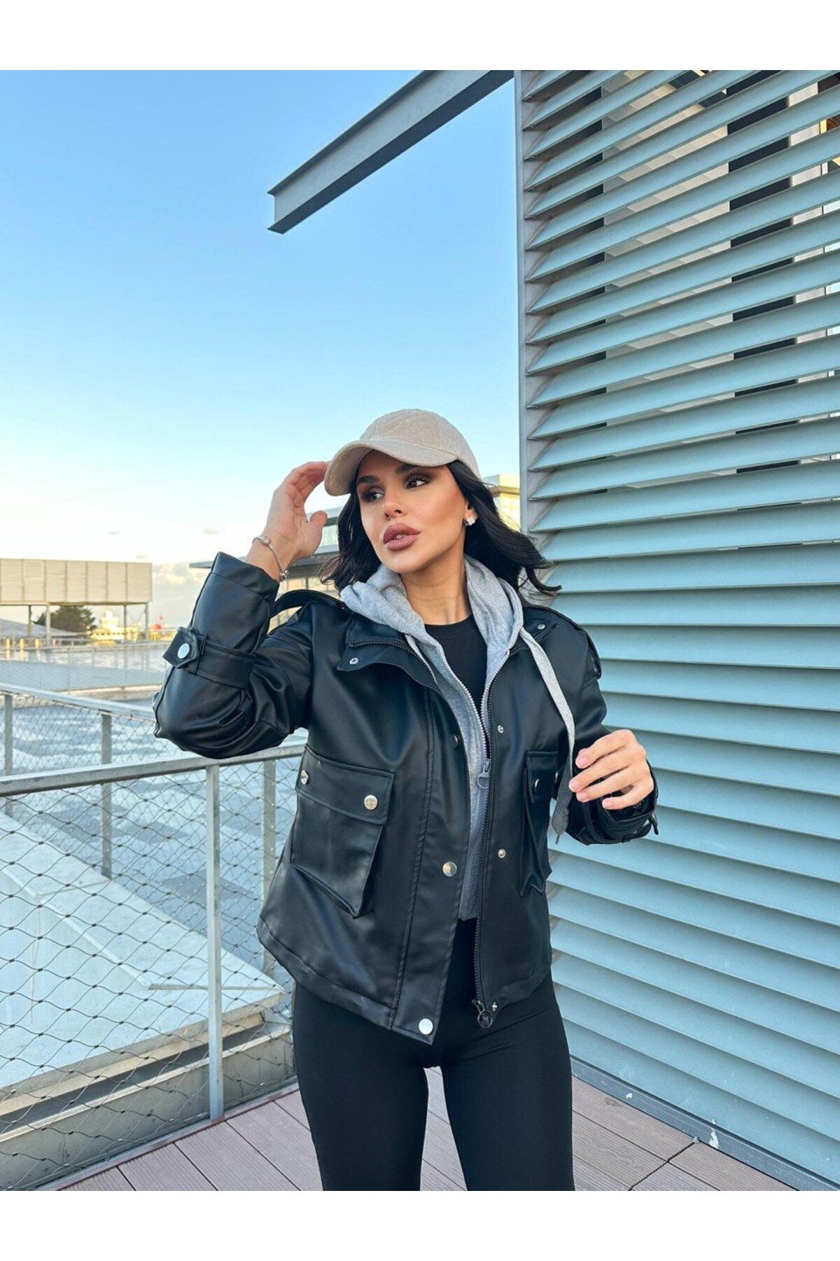 Gri Kapşon Detayıyla Tamamlanan Deri Ceket Kombini KADIN deri ceket