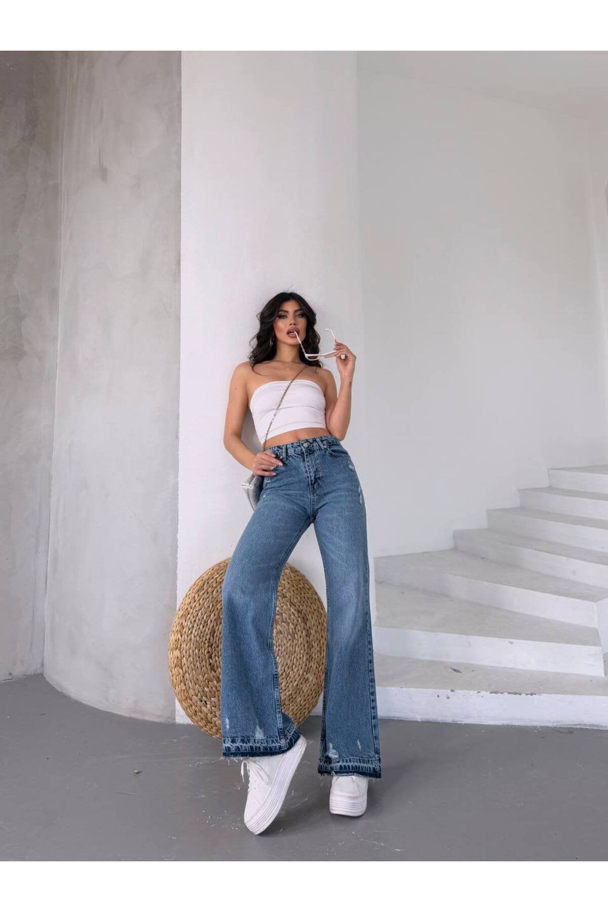Yüksek Bel Yırtık Detaylı Bol Paça Kot Pantolon