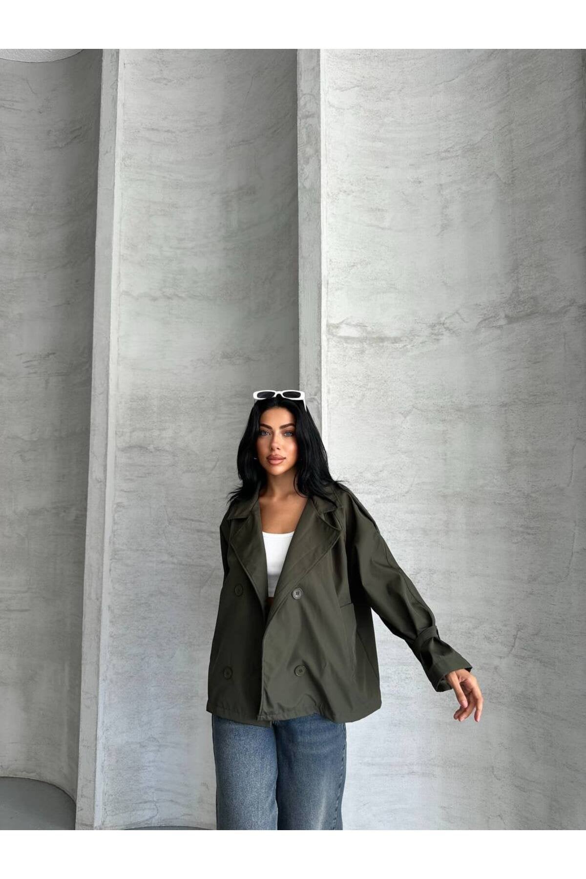 YENİ SEZON KOL VE OMUZ MANŞETLİ CROP TRENCH COAT