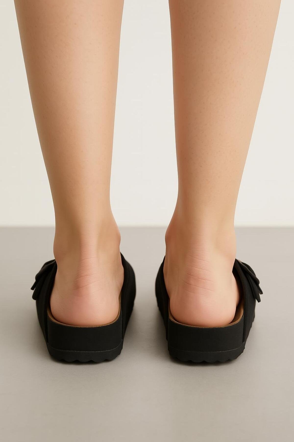 Kadın Siyah Tokalı Kapalı Ön Terlik (Clog Model)