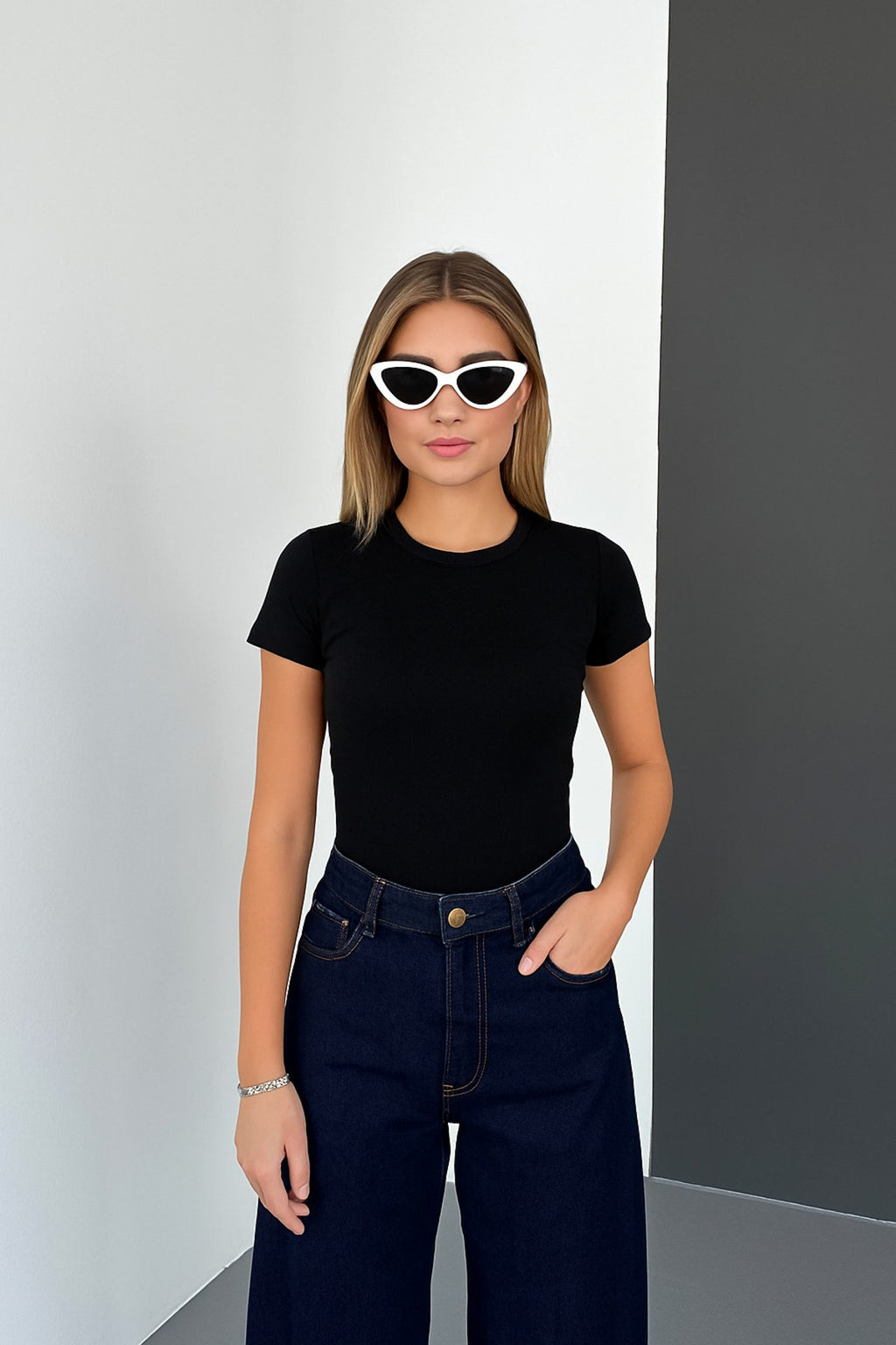 Düz Kesim Ribana Dokulu Basic T-Shirt