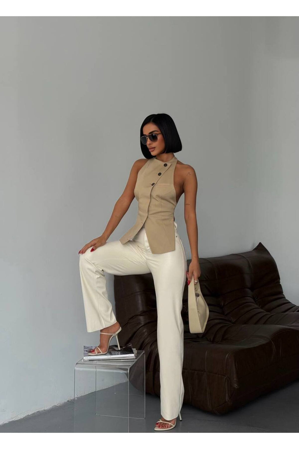 Modern ve Çarpıcı: Yüksek Bel Deri Pantolon