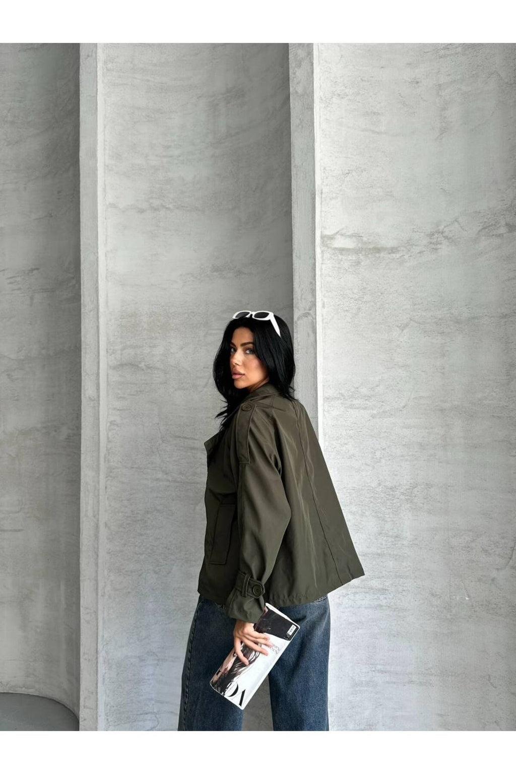 YENİ SEZON KOL VE OMUZ MANŞETLİ CROP TRENCH COAT