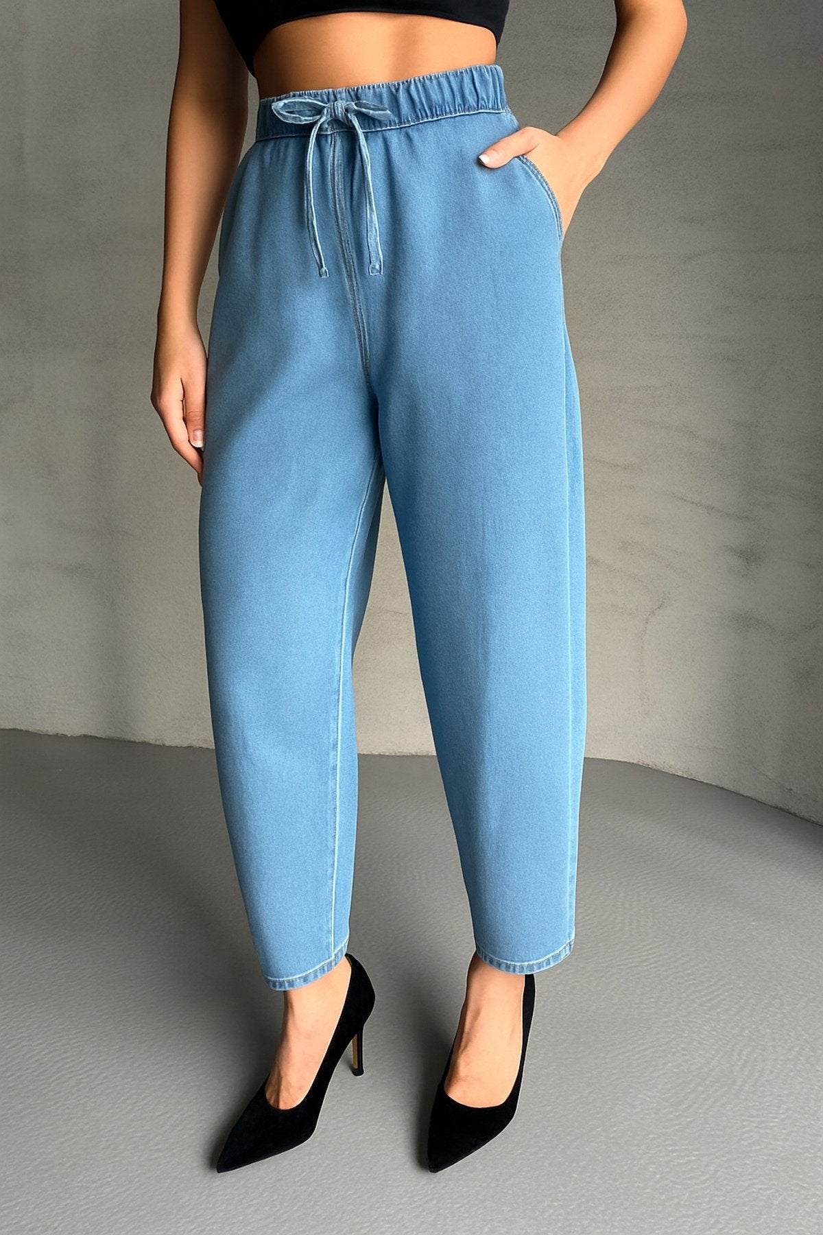 Lastikli Bel Bağcıklı Denim Pantolon – Günlük Konfor ve Şıklık
