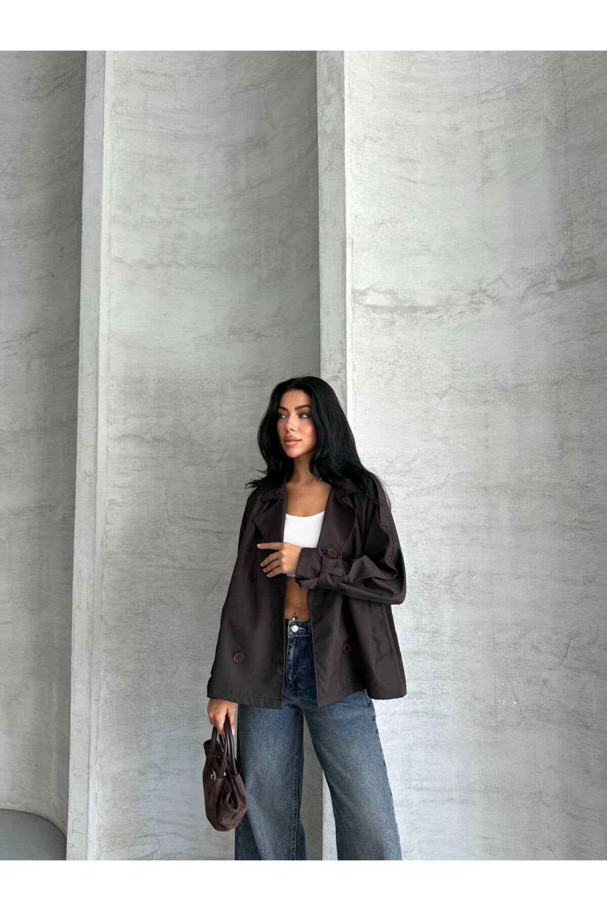 YENİ SEZON KOL VE OMUZ MANŞETLİ CROP TRENCH COAT