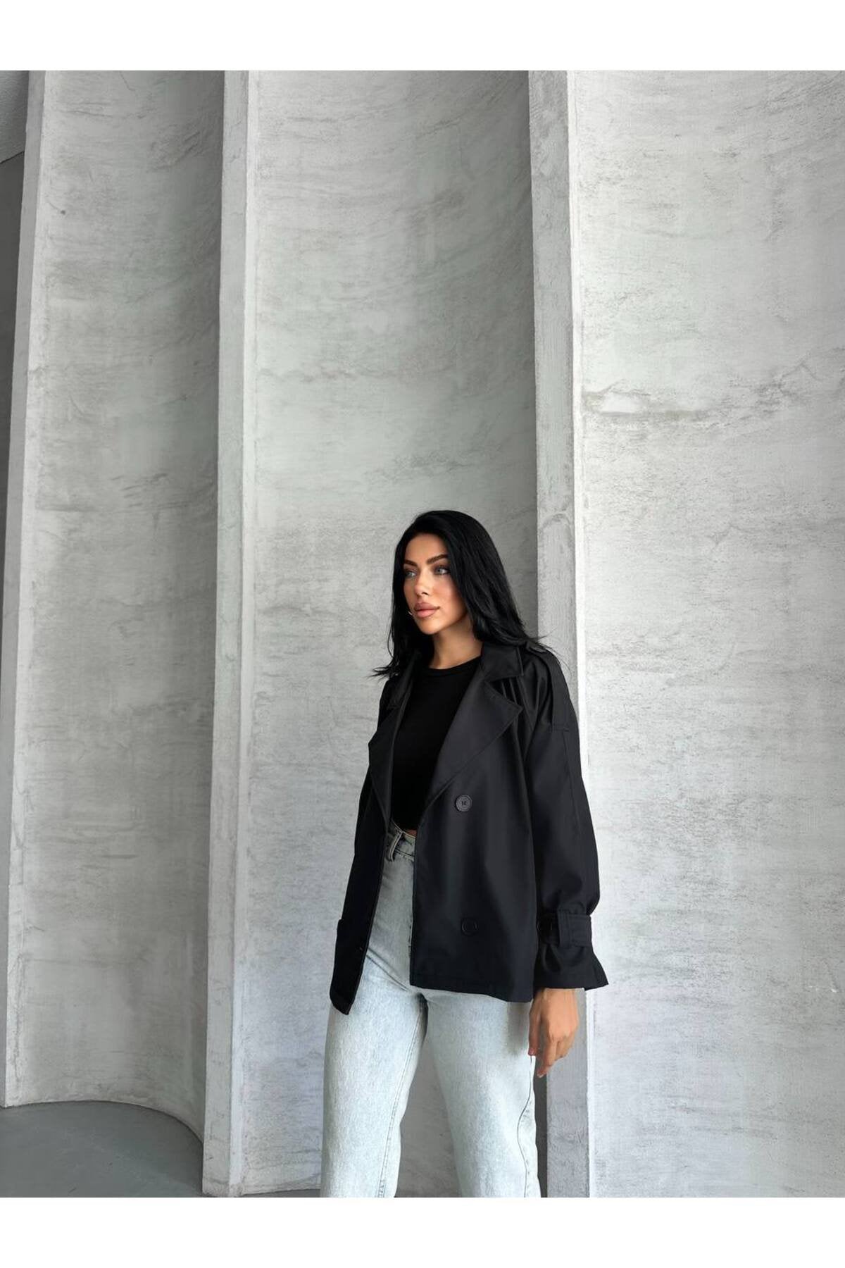 YENİ SEZON KOL VE OMUZ MANŞETLİ CROP TRENCH COAT