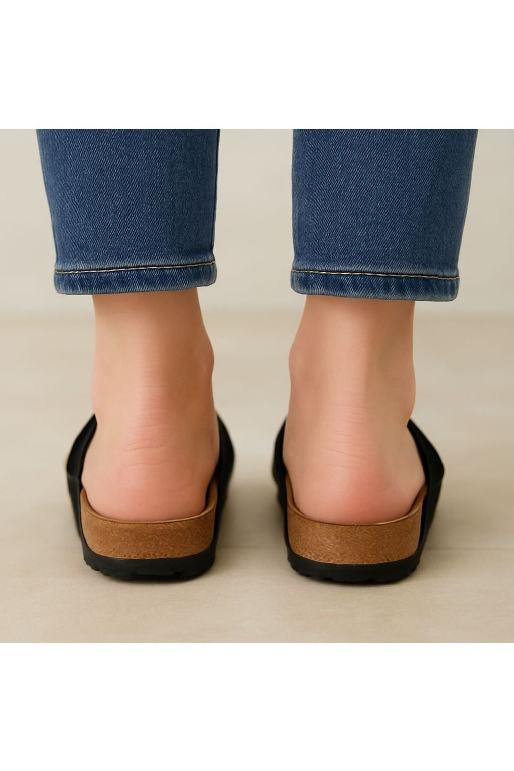 Kadın Siyah Çift Tokalı Parmak Arası Anatomik Terlik