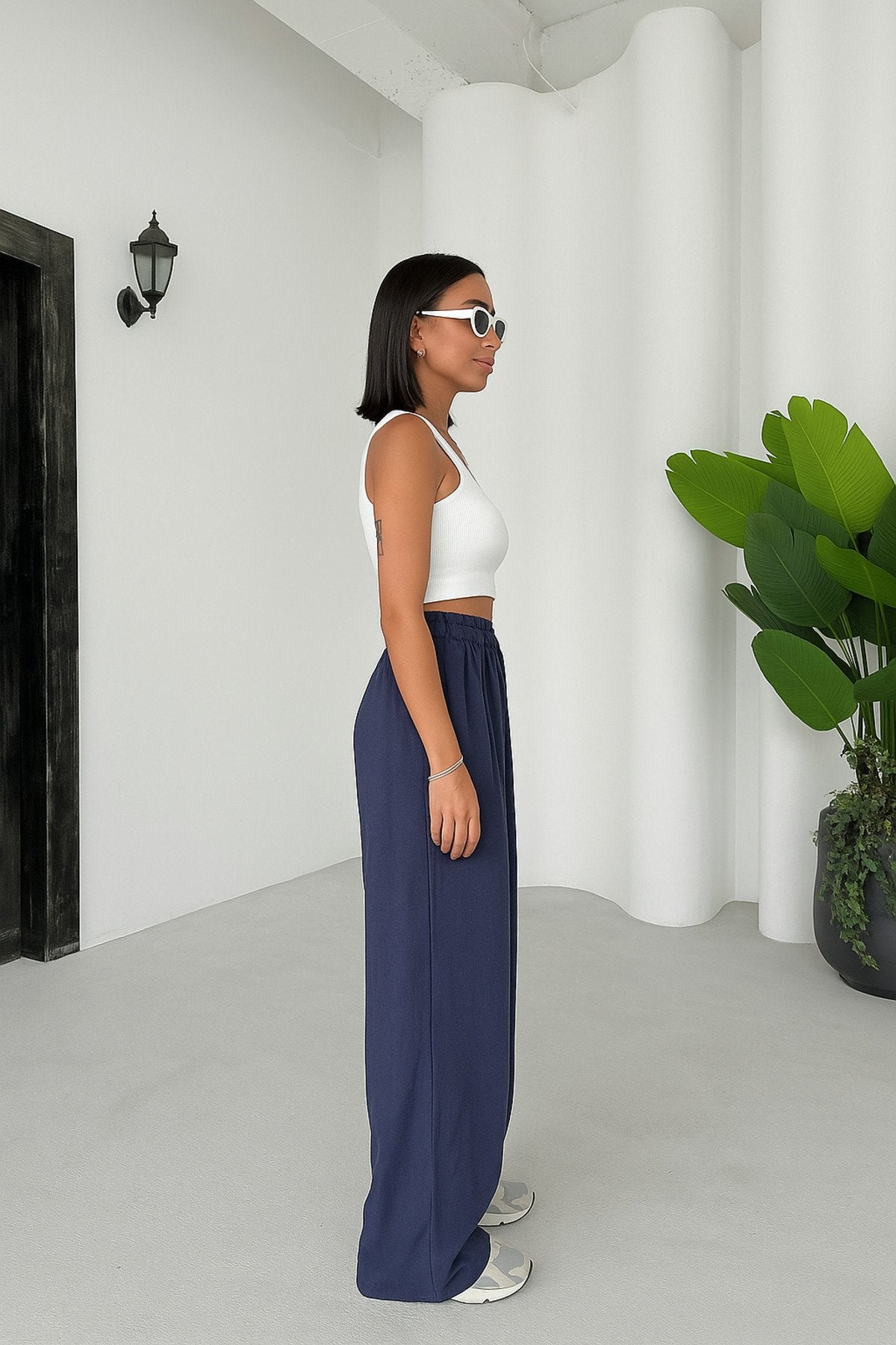 Zarif Detaylı Yüksek Bel Bol Paça Pantolon