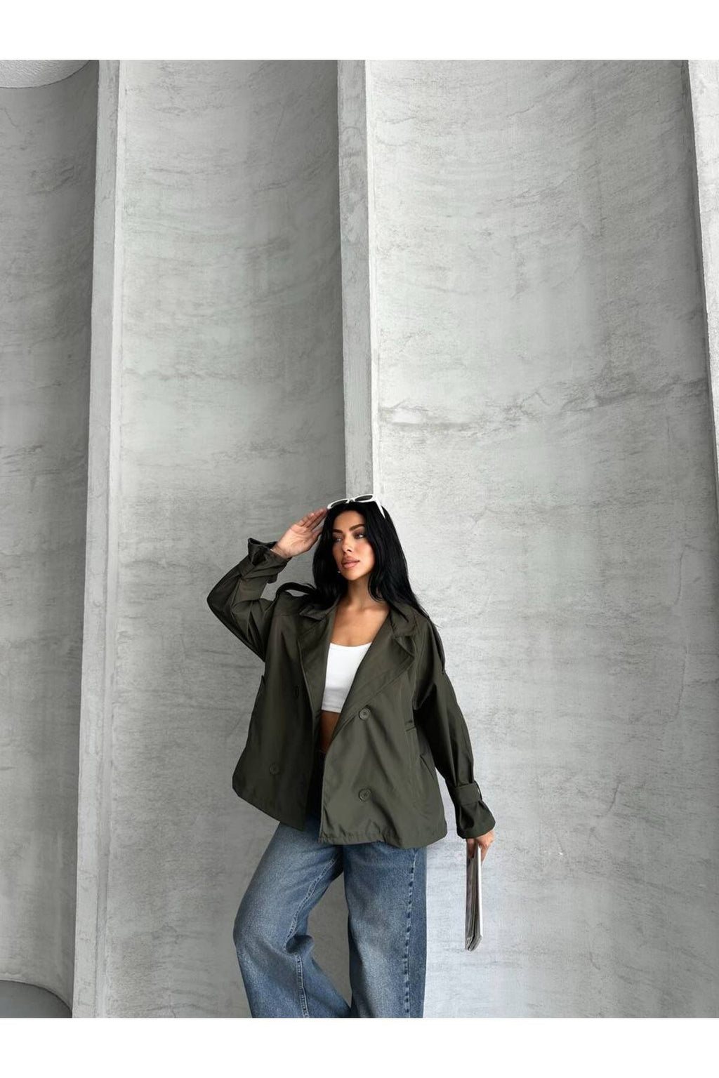 YENİ SEZON KOL VE OMUZ MANŞETLİ CROP TRENCH COAT