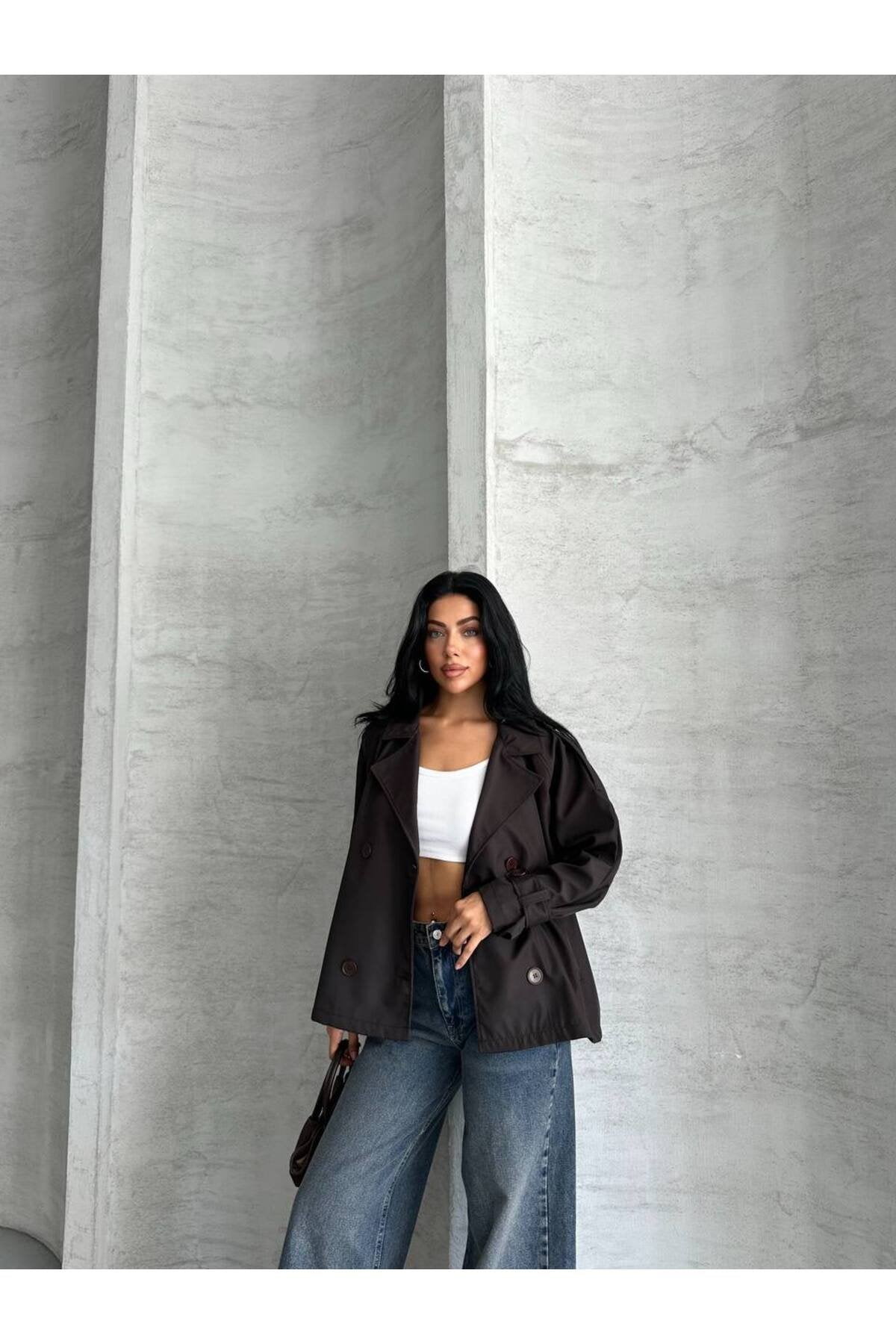 YENİ SEZON KOL VE OMUZ MANŞETLİ CROP TRENCH COAT