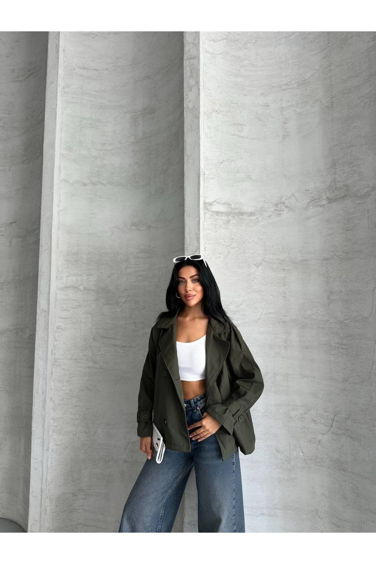 YENİ SEZON KOL VE OMUZ MANŞETLİ CROP TRENCH COAT