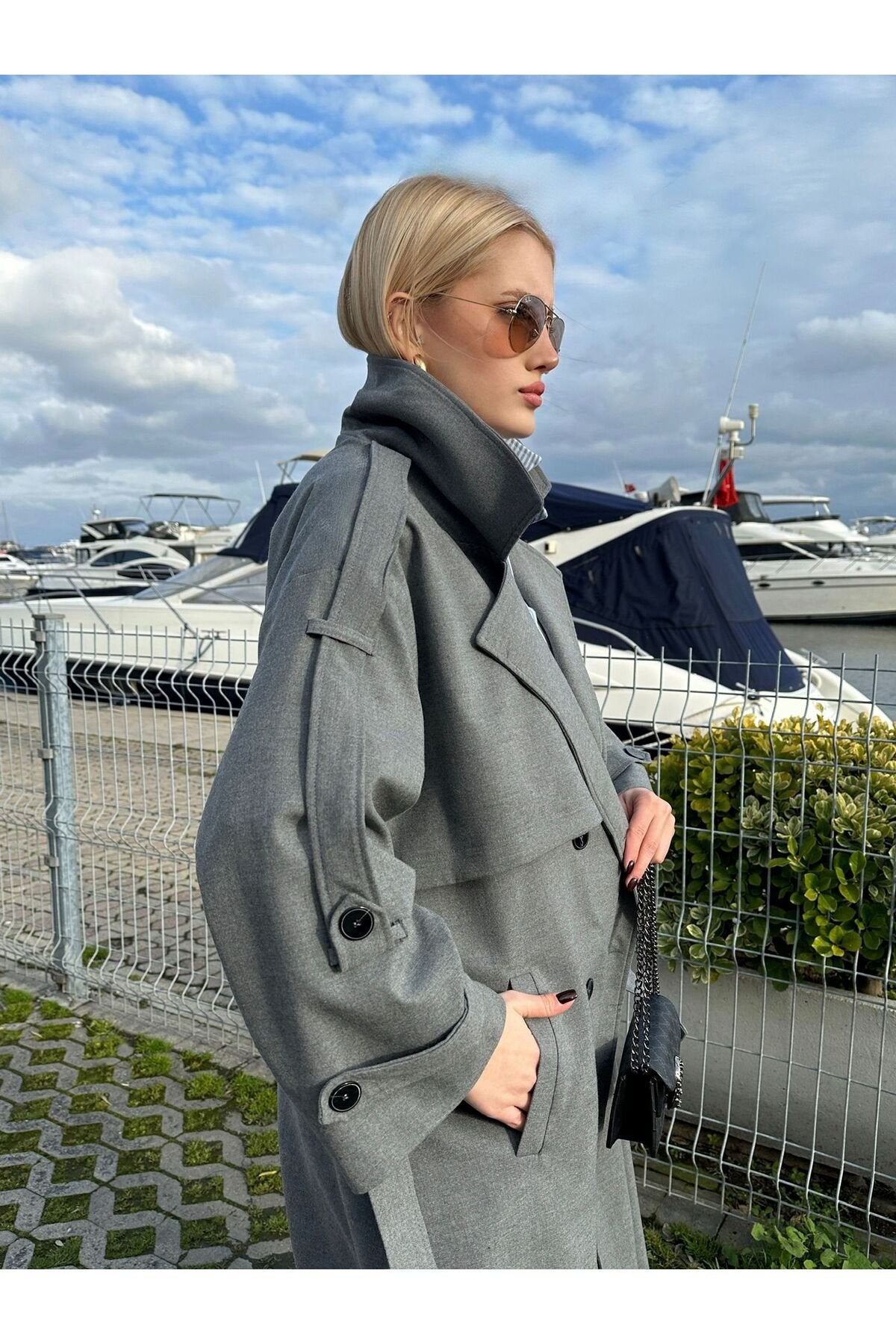 “Kemer Detaylı Oversize Gri Trençkot”