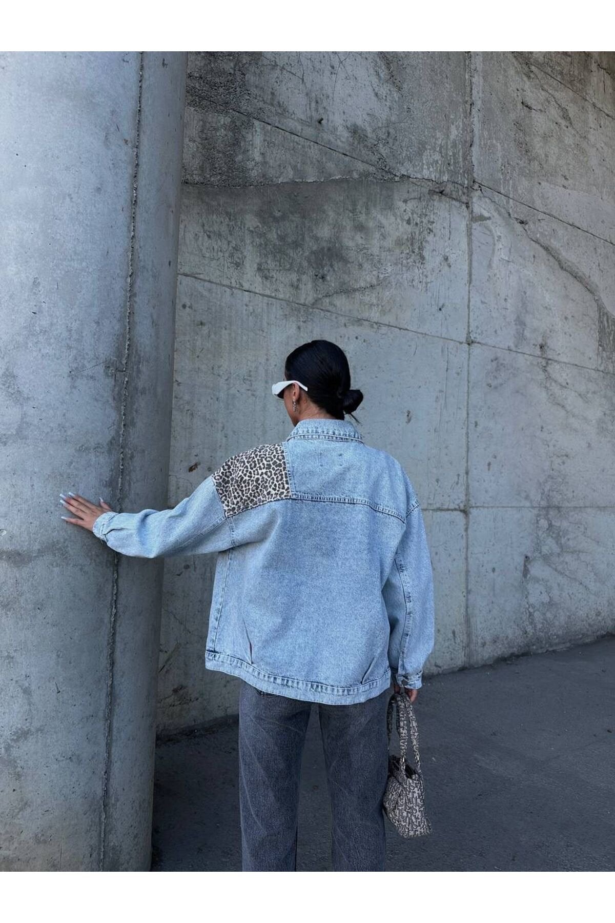 "Leopar Detaylı Oversize Denim Ceket"