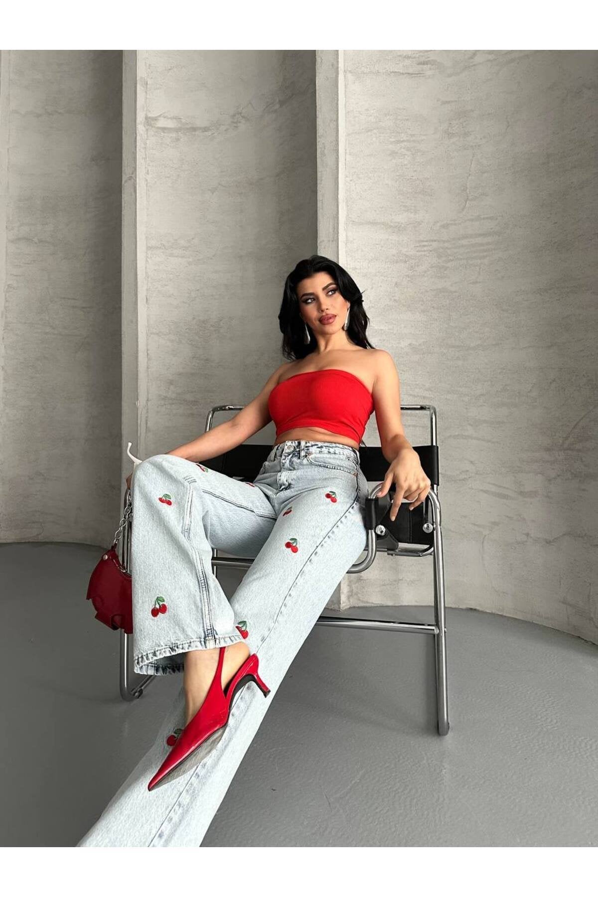 Kadın Yüksek Bel Kiraz Nakışlı Mom Jean Pantolon