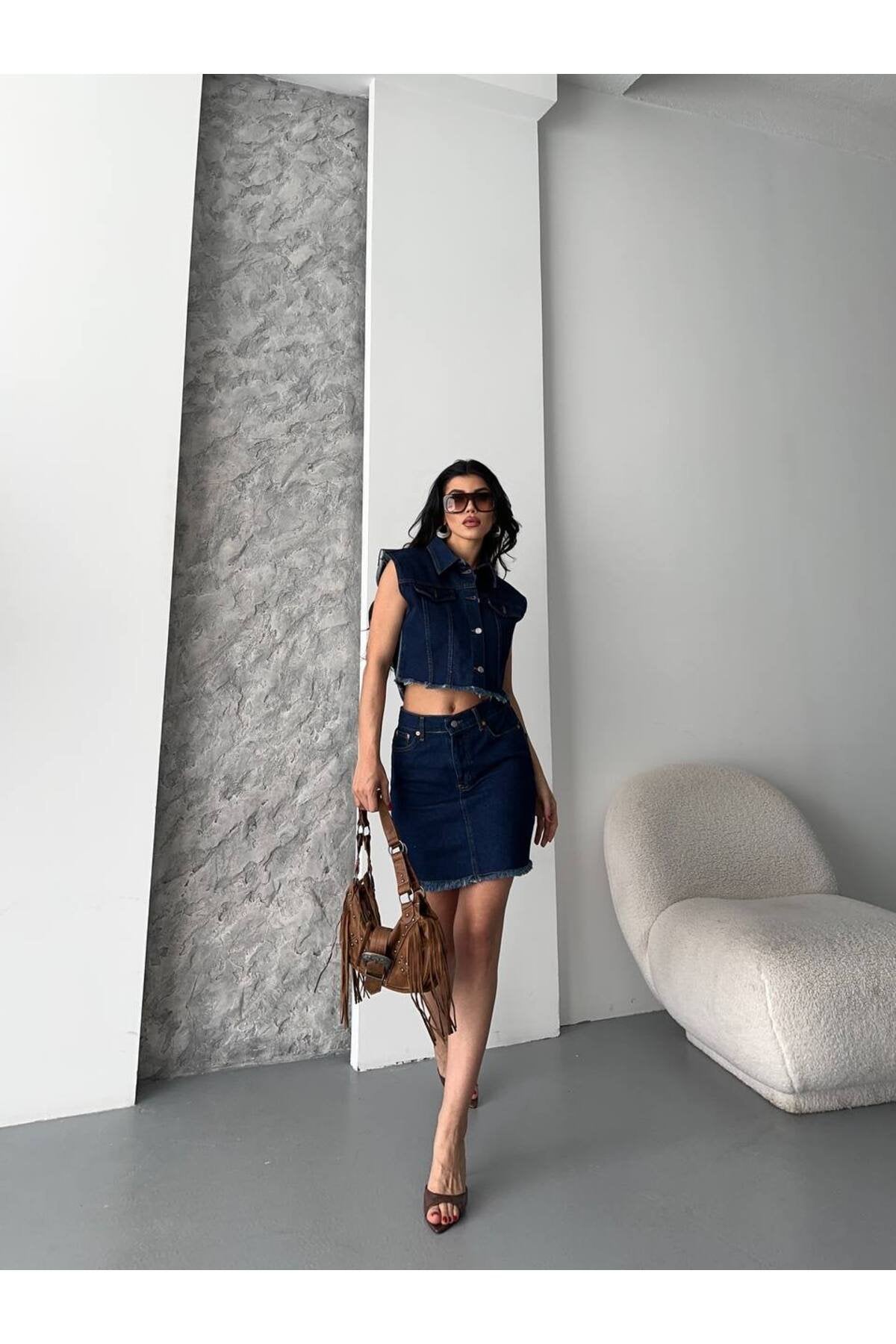 Yırtık Detaylı Koyu Denim İkili Takım - Stil Sahibi Görünüm Açıklama: