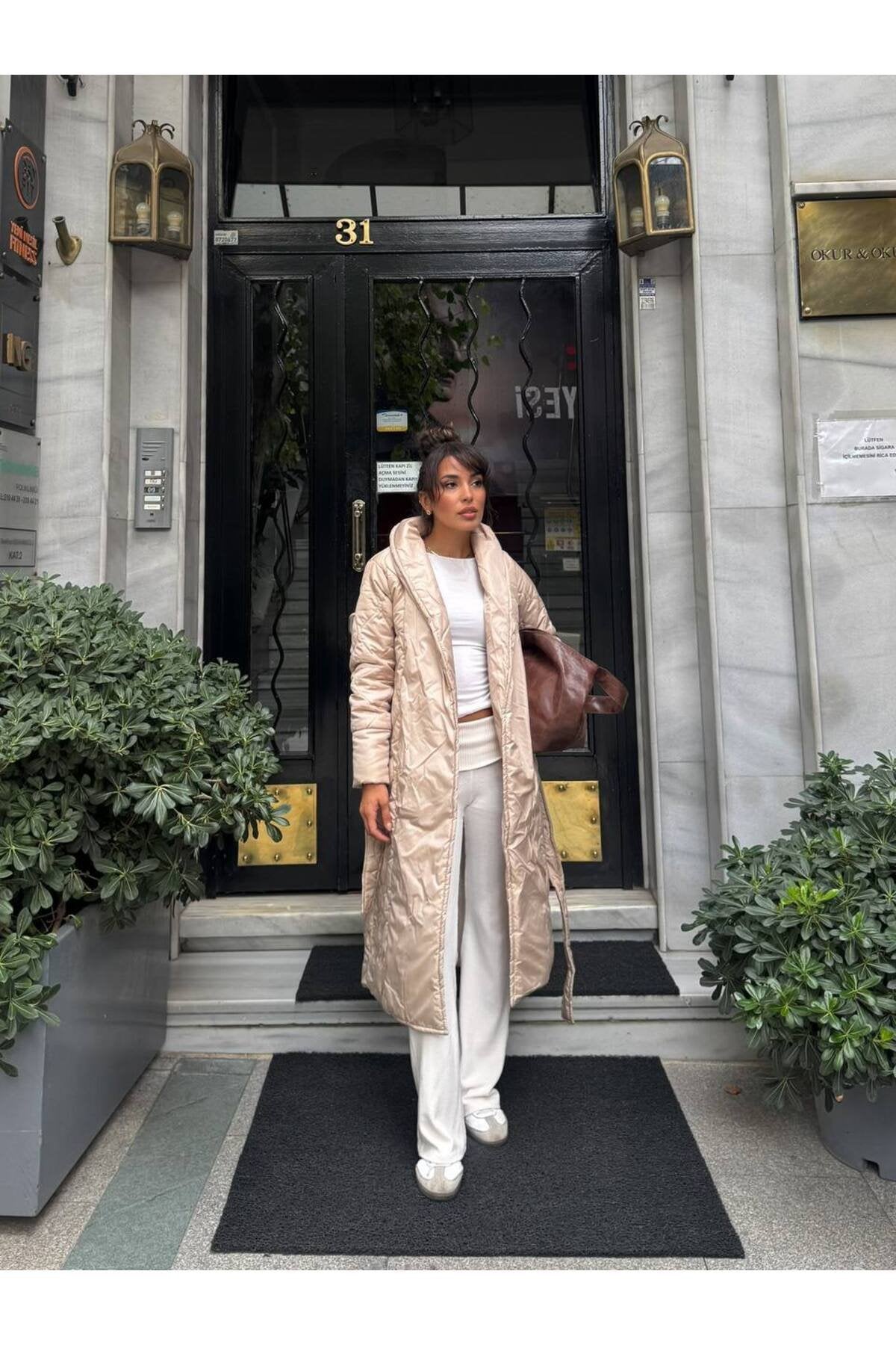 Minimalist Kapitone Şıklığı Kadın Uzun Mont