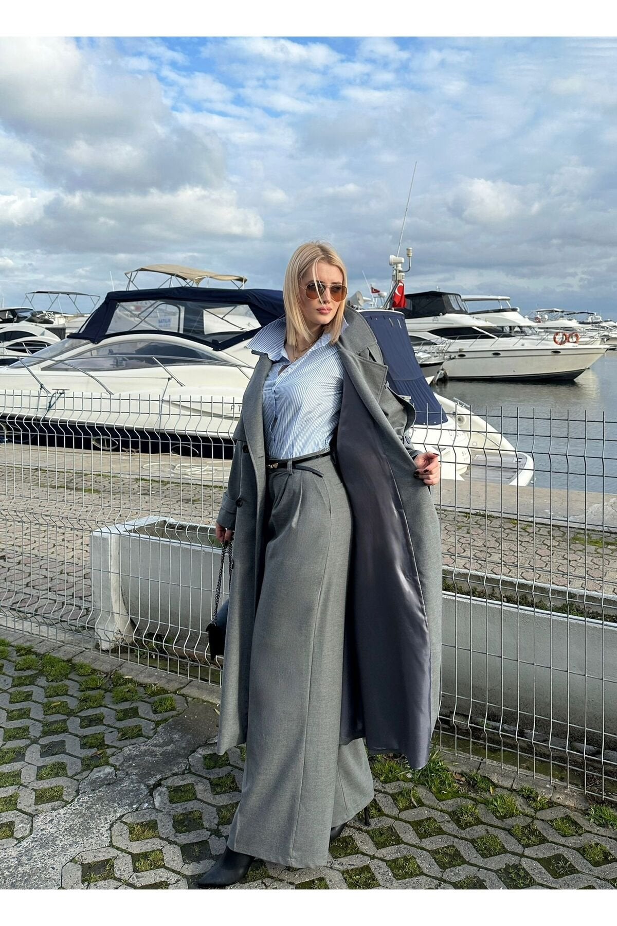 “Kemer Detaylı Oversize Gri Trençkot”