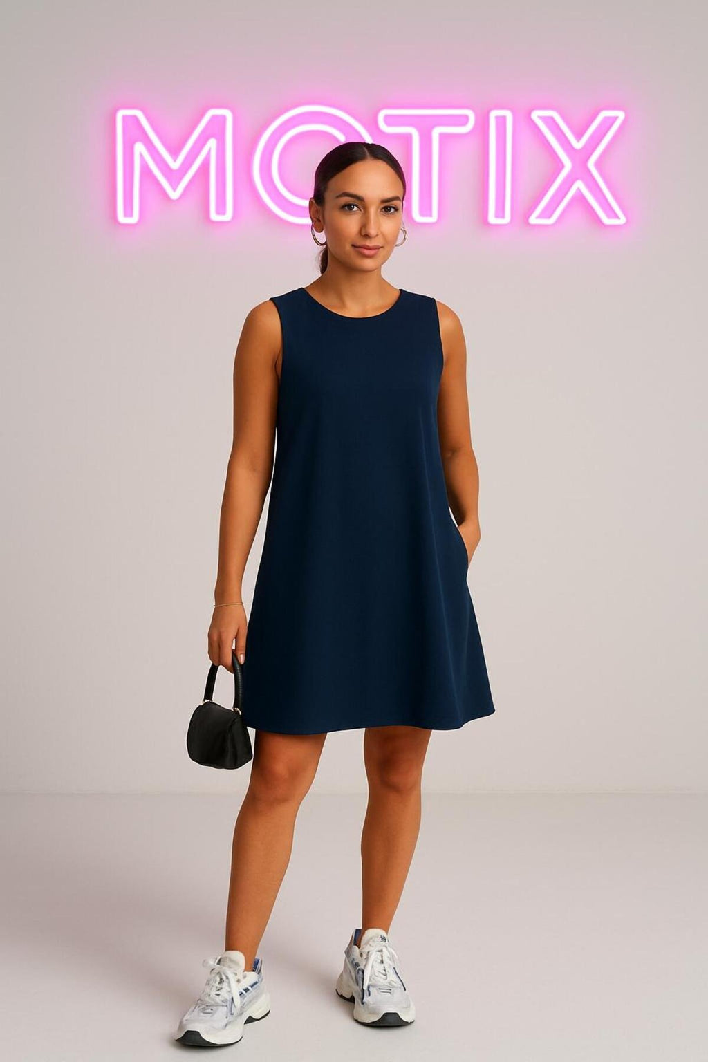 Basic Şıklığın Temsilcisi: Kolsuz Rahat Kesim Günlük Elbise