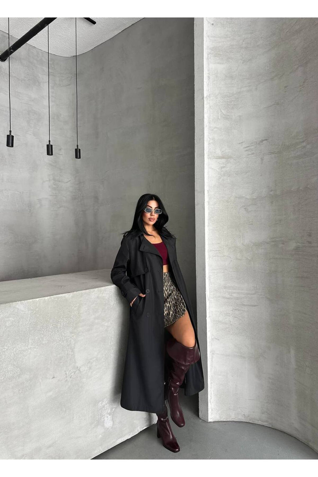 YAKA DETAYLI OVERSİZE SU İTİCİ ÖZELLİKLİ TRENCH COAT ASTARLIDIR