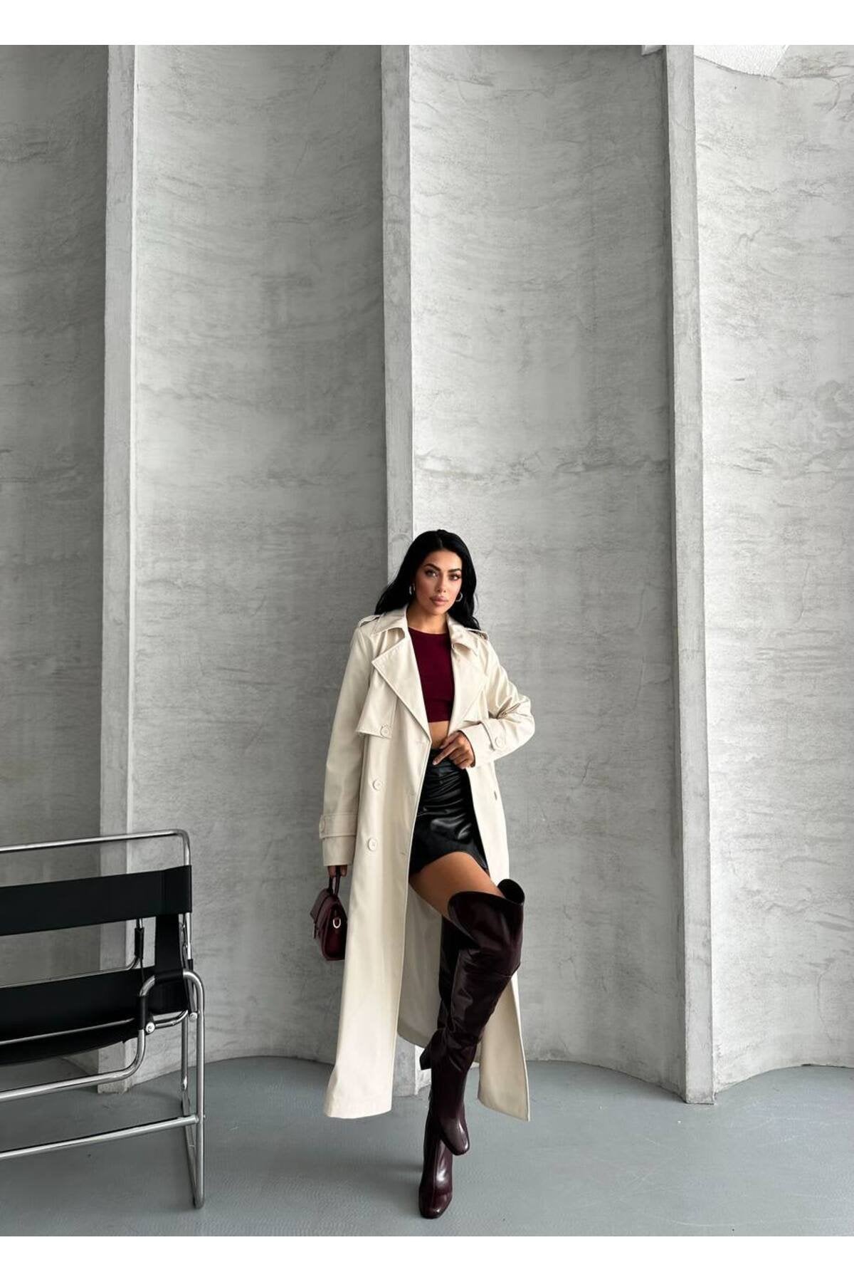 YAKA DETAYLI OVERSİZE SU İTİCİ ÖZELLİKLİ TRENCH COAT ASTARLIDIR