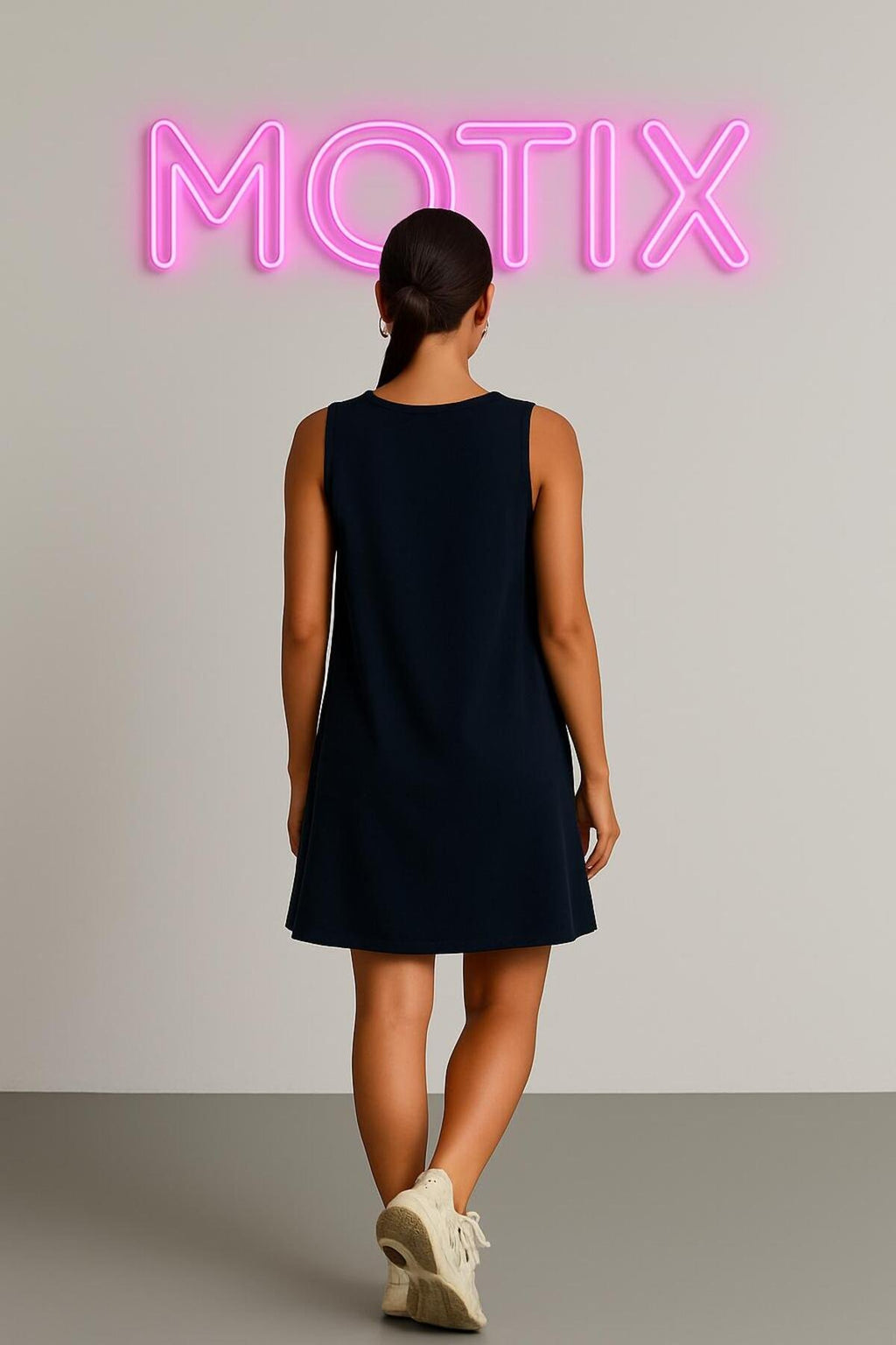 Basic Şıklığın Temsilcisi: Kolsuz Rahat Kesim Günlük Elbise