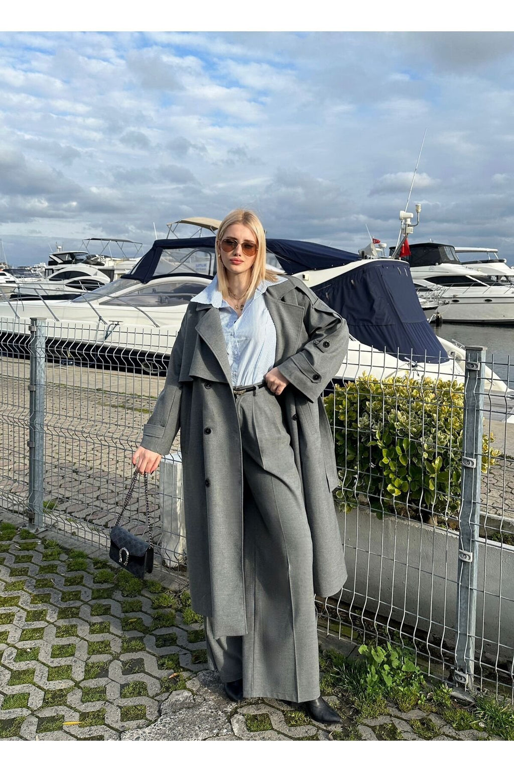 “Kemer Detaylı Oversize Gri Trençkot”