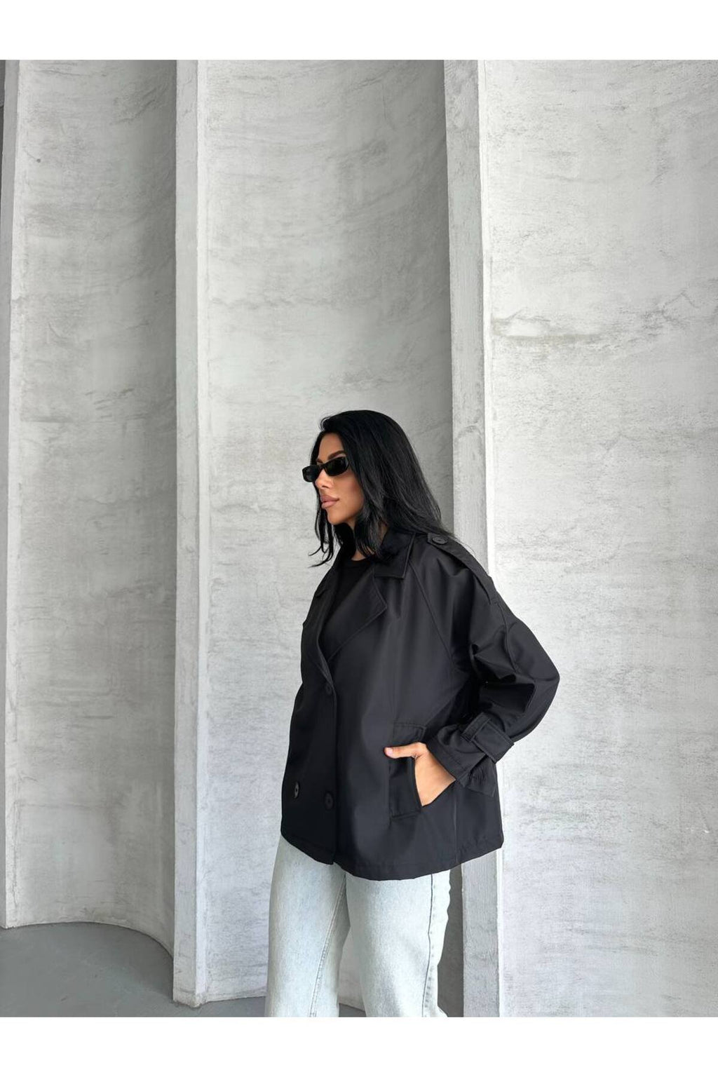 YENİ SEZON KOL VE OMUZ MANŞETLİ CROP TRENCH COAT