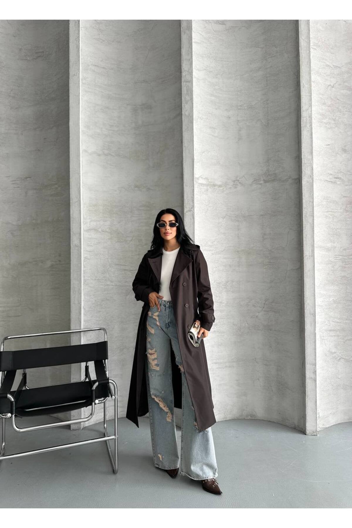 YAKA DETAYLI OVERSİZE SU İTİCİ ÖZELLİKLİ TRENCH COAT ASTARLIDIR