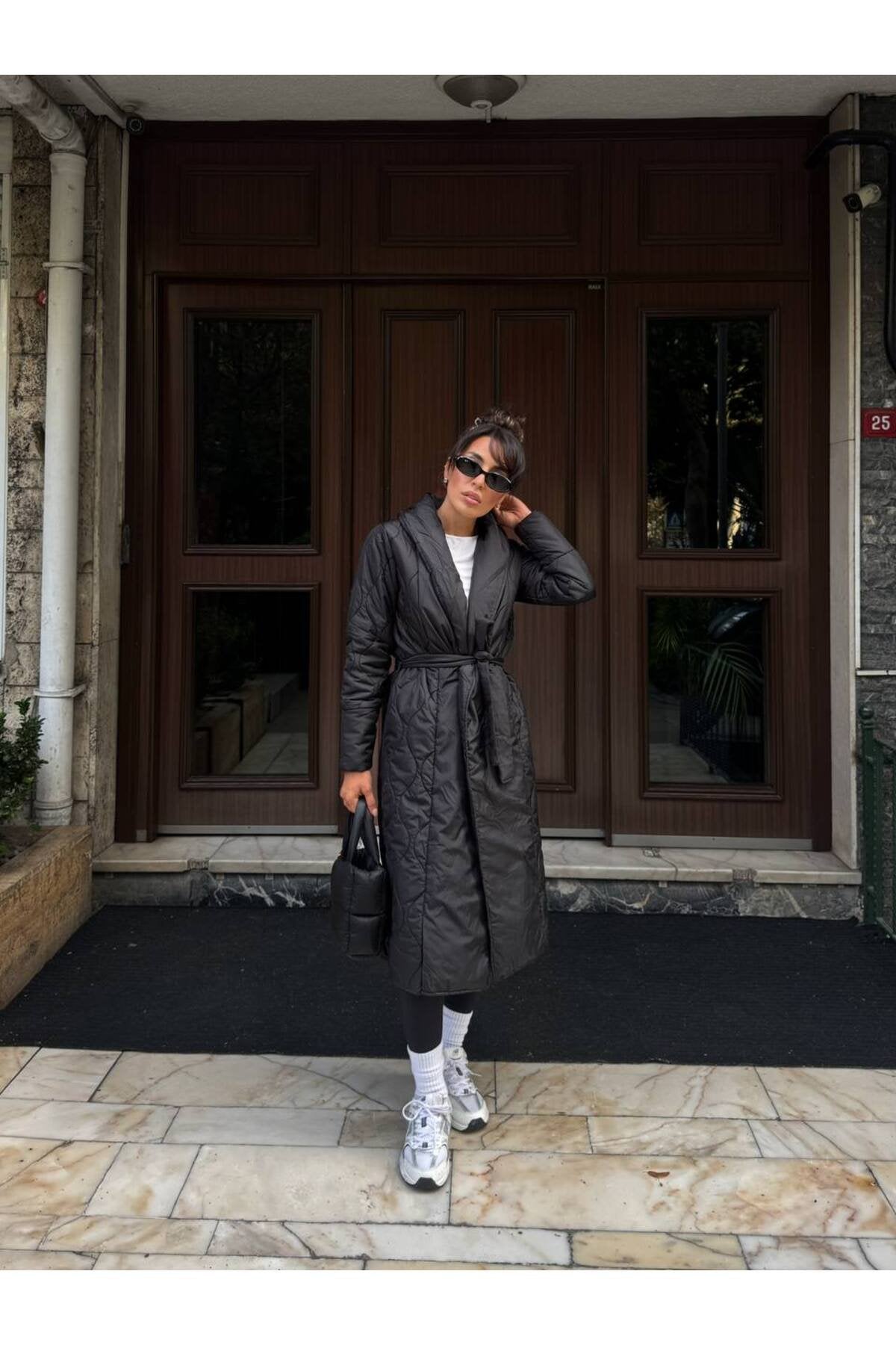 Minimalist Kapitone Şıklığı Kadın Uzun Mont