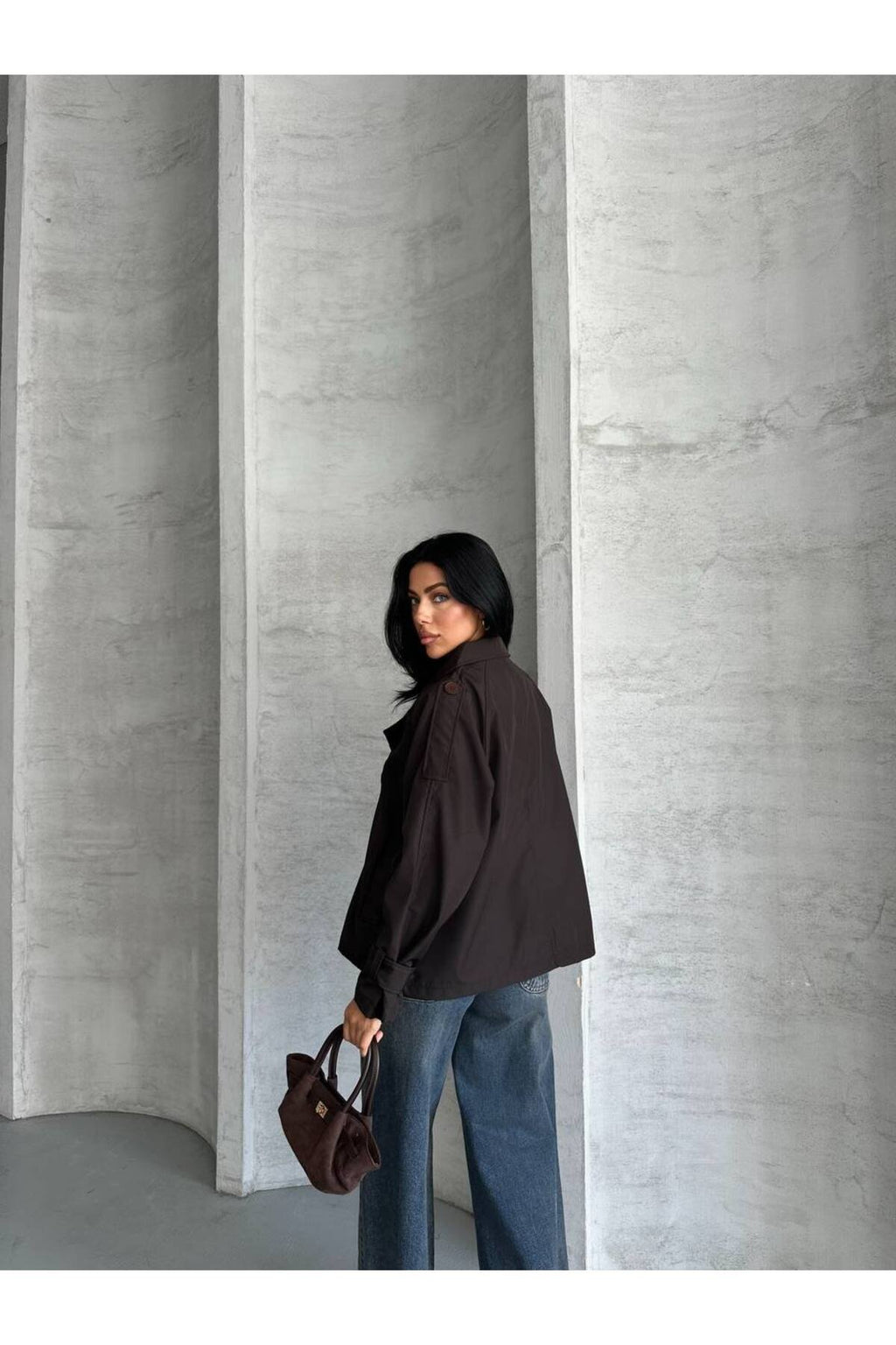 YENİ SEZON KOL VE OMUZ MANŞETLİ CROP TRENCH COAT